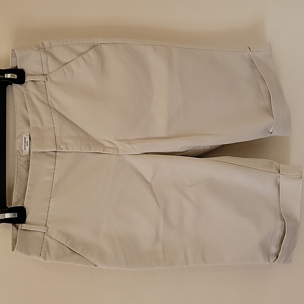 Dockers Petite ideal fit sz 12 P kaki Bermuda shorts